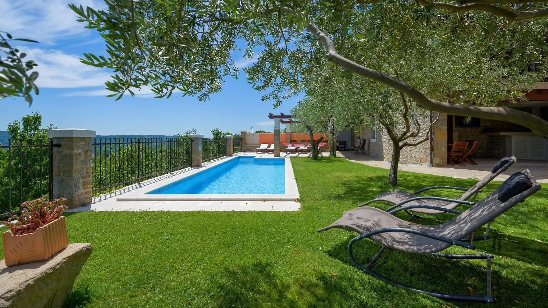 Stone Villa Zamask With A Pool And A Lovely View Pazin Maison d'hôtes