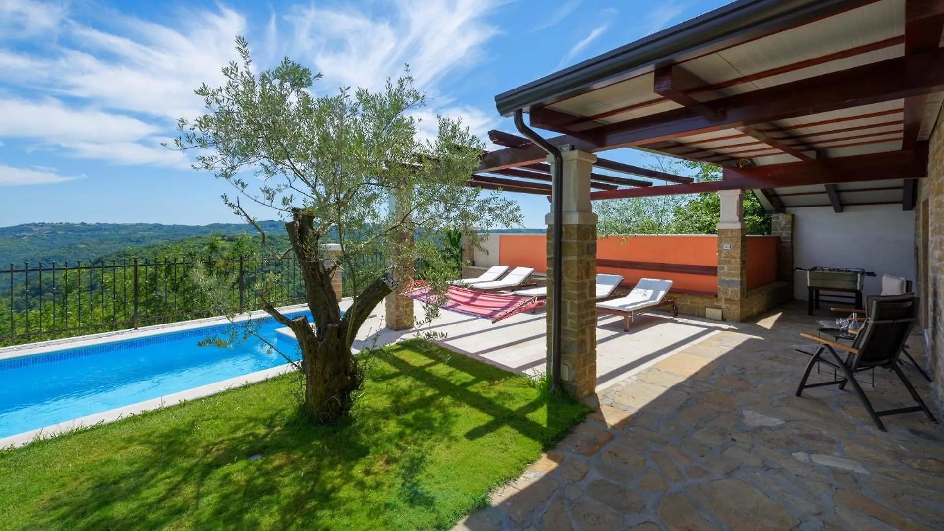Maison d'hôtes Stone Villa Zamask With A Pool And A Lovely View Pazin