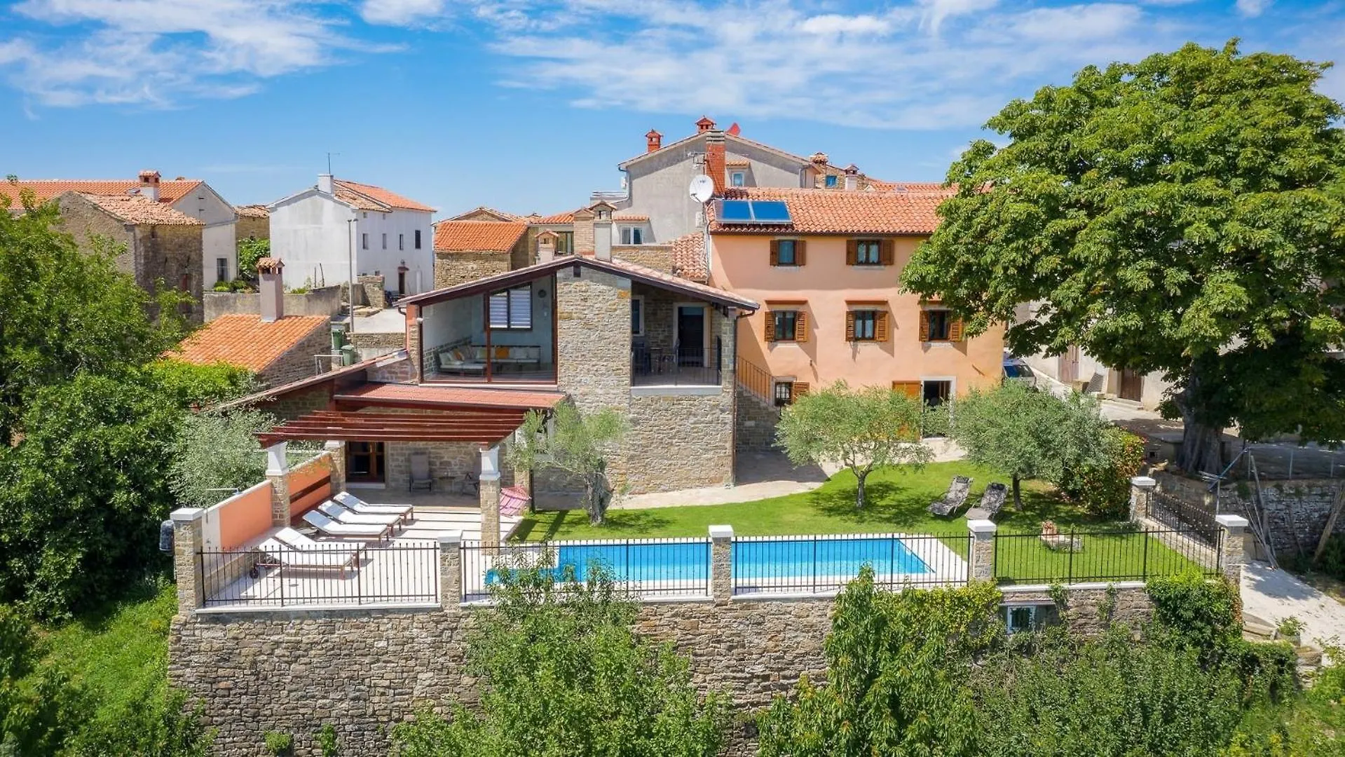 Stone Villa Zamask With A Pool And A Lovely View Pazin